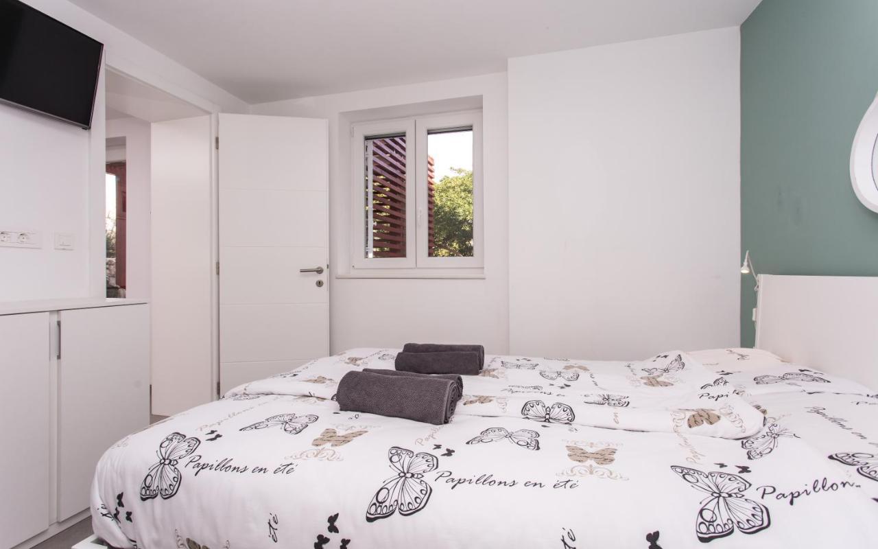Happy Apartments Baska Esterno foto
