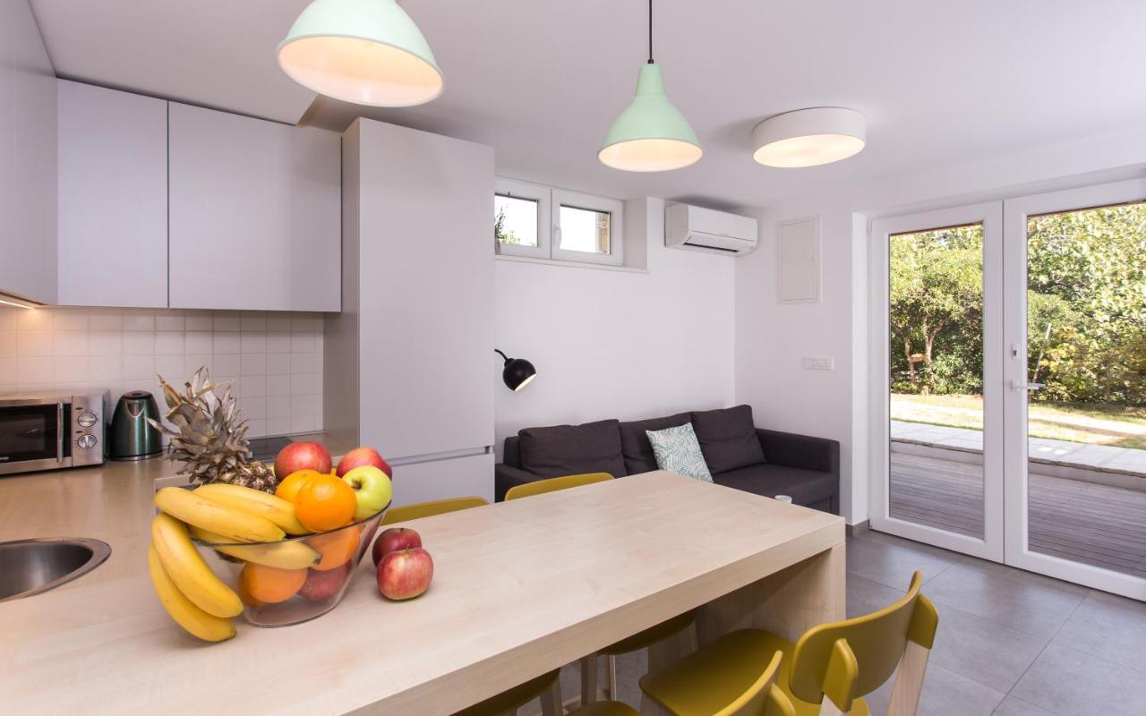 Happy Apartments Baska Esterno foto