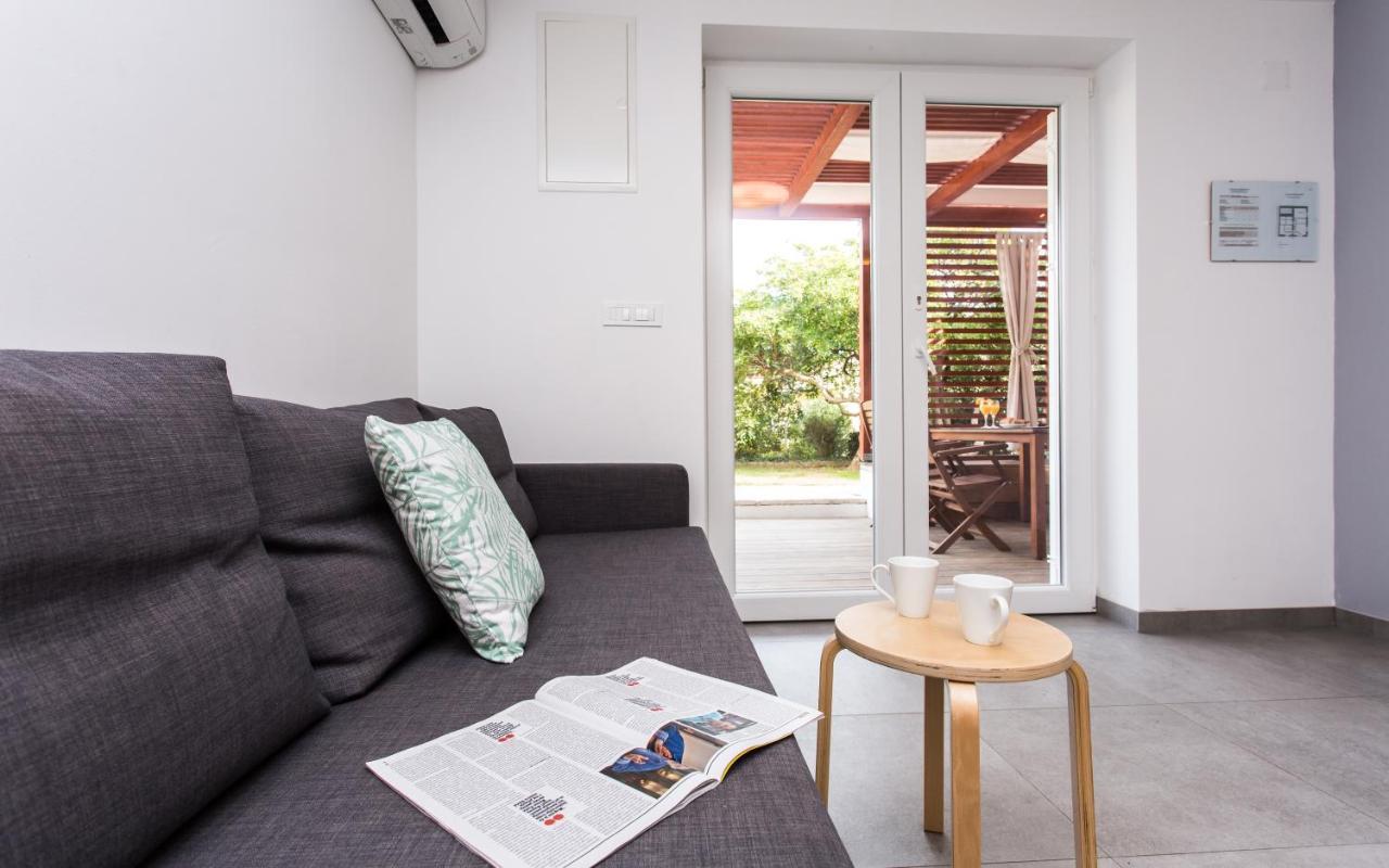 Happy Apartments Baska Esterno foto