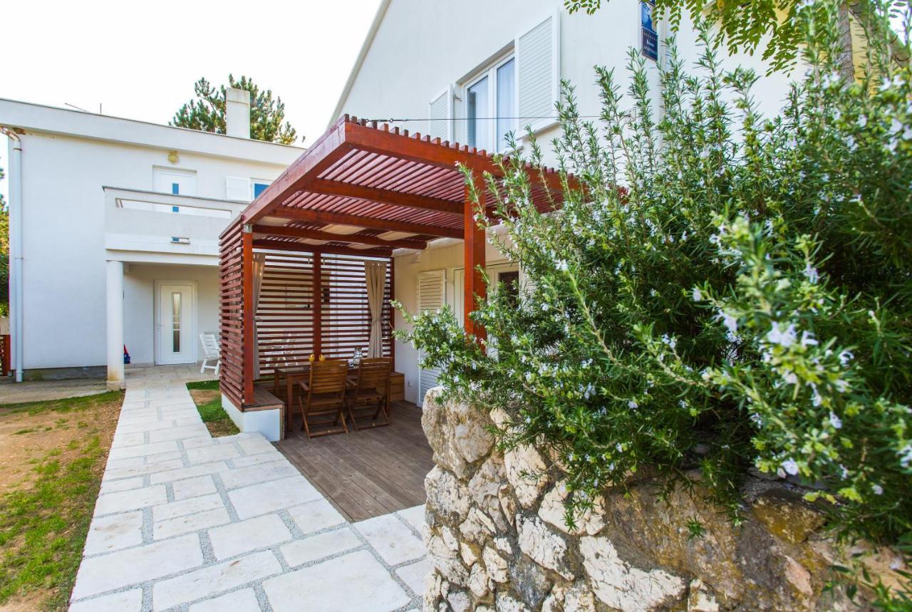Happy Apartments Baska Esterno foto