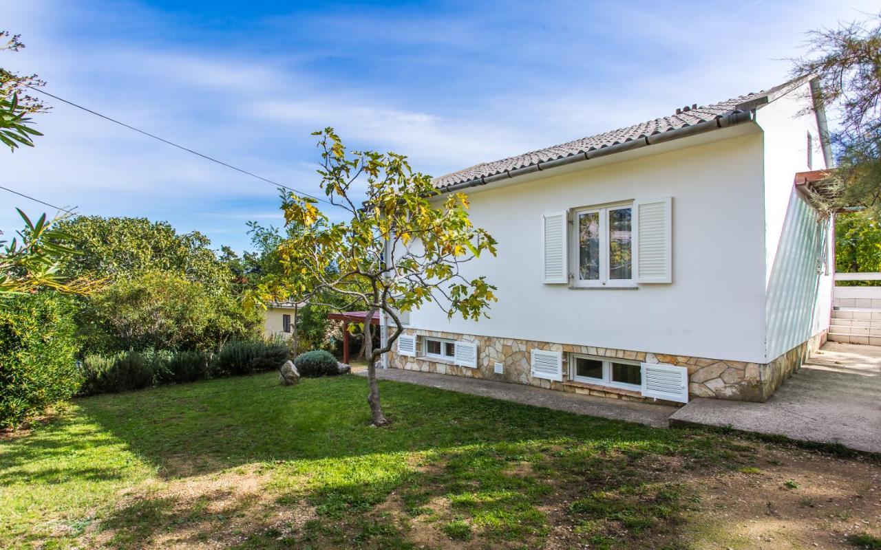 Happy Apartments Baska Esterno foto