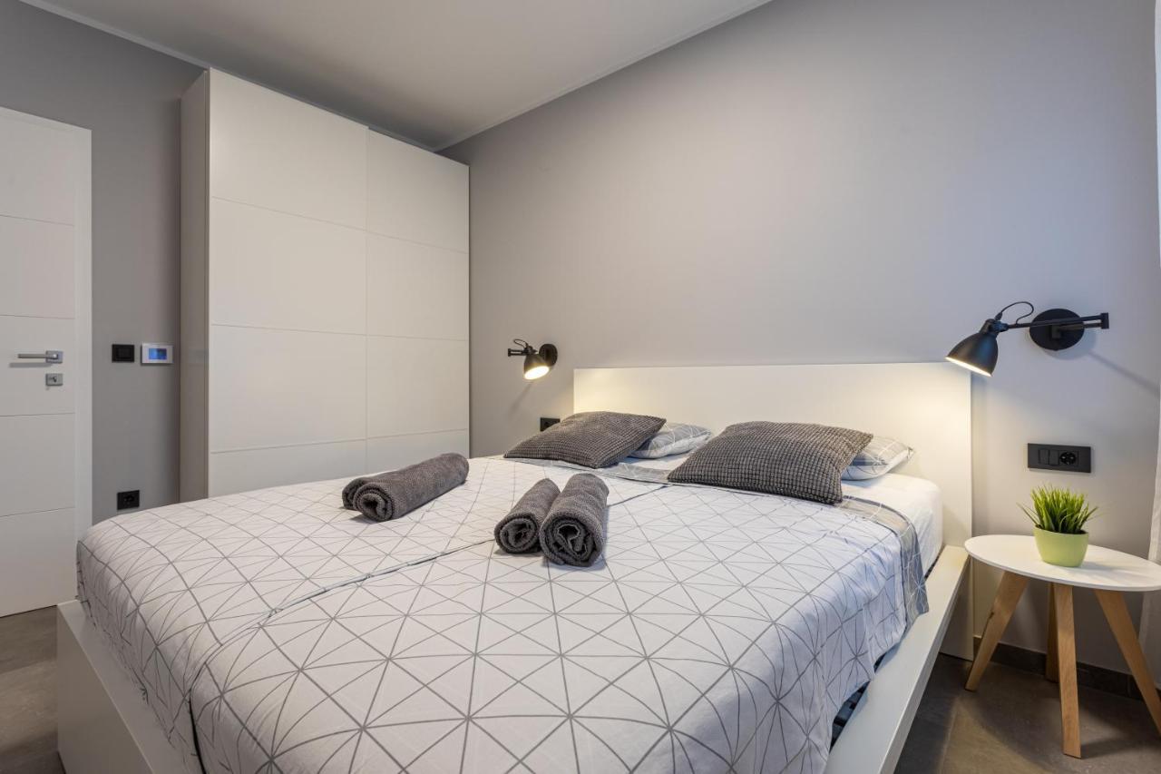 Happy Apartments Baska Esterno foto