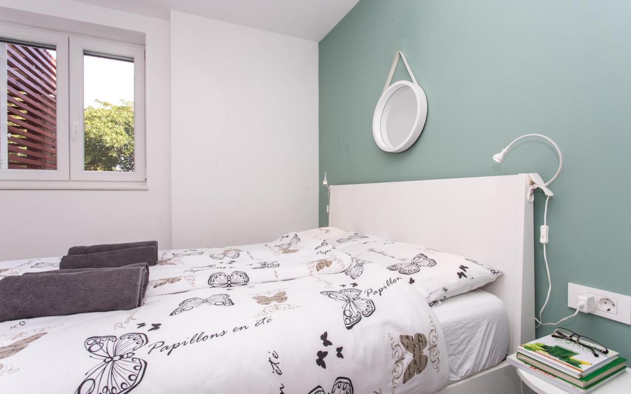 Happy Apartments Baska Esterno foto