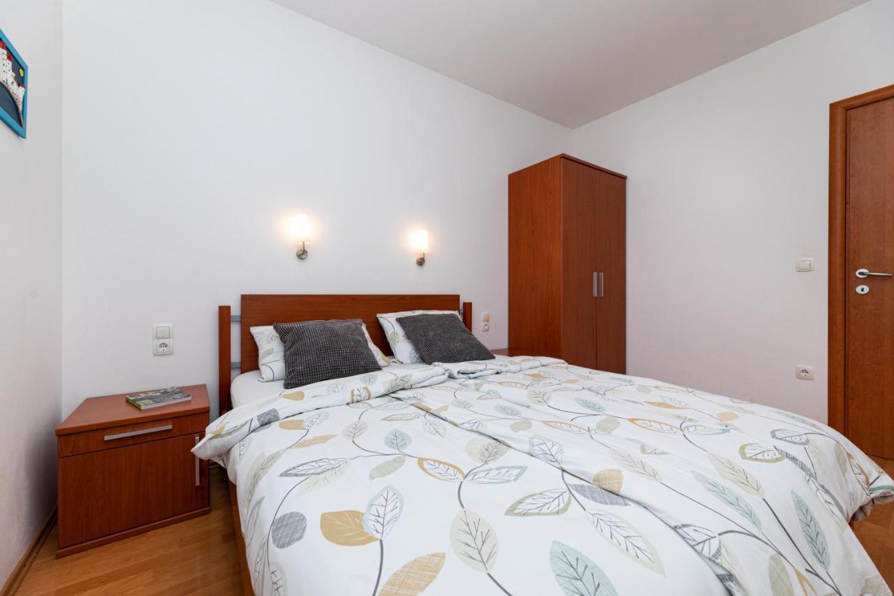 Happy Apartments Baska Esterno foto