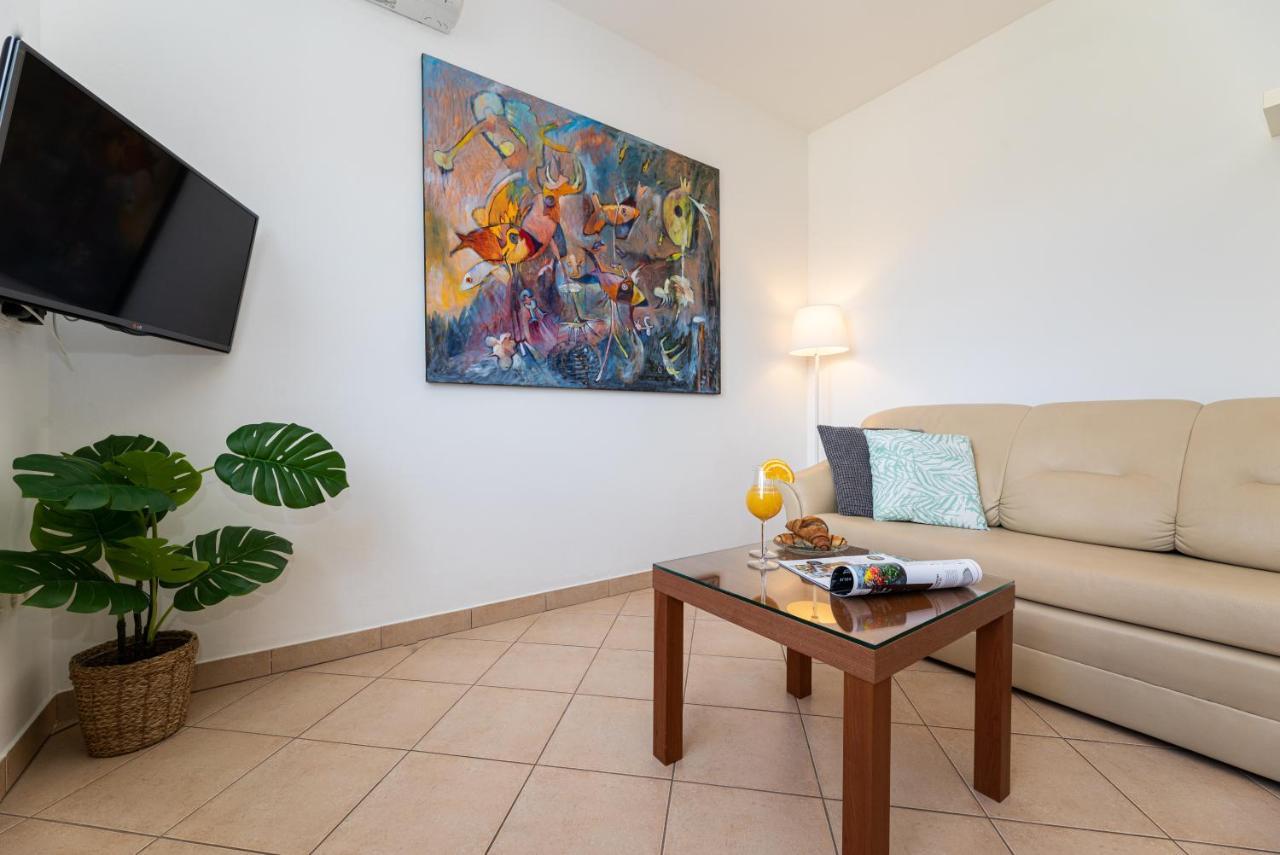 Happy Apartments Baska Esterno foto