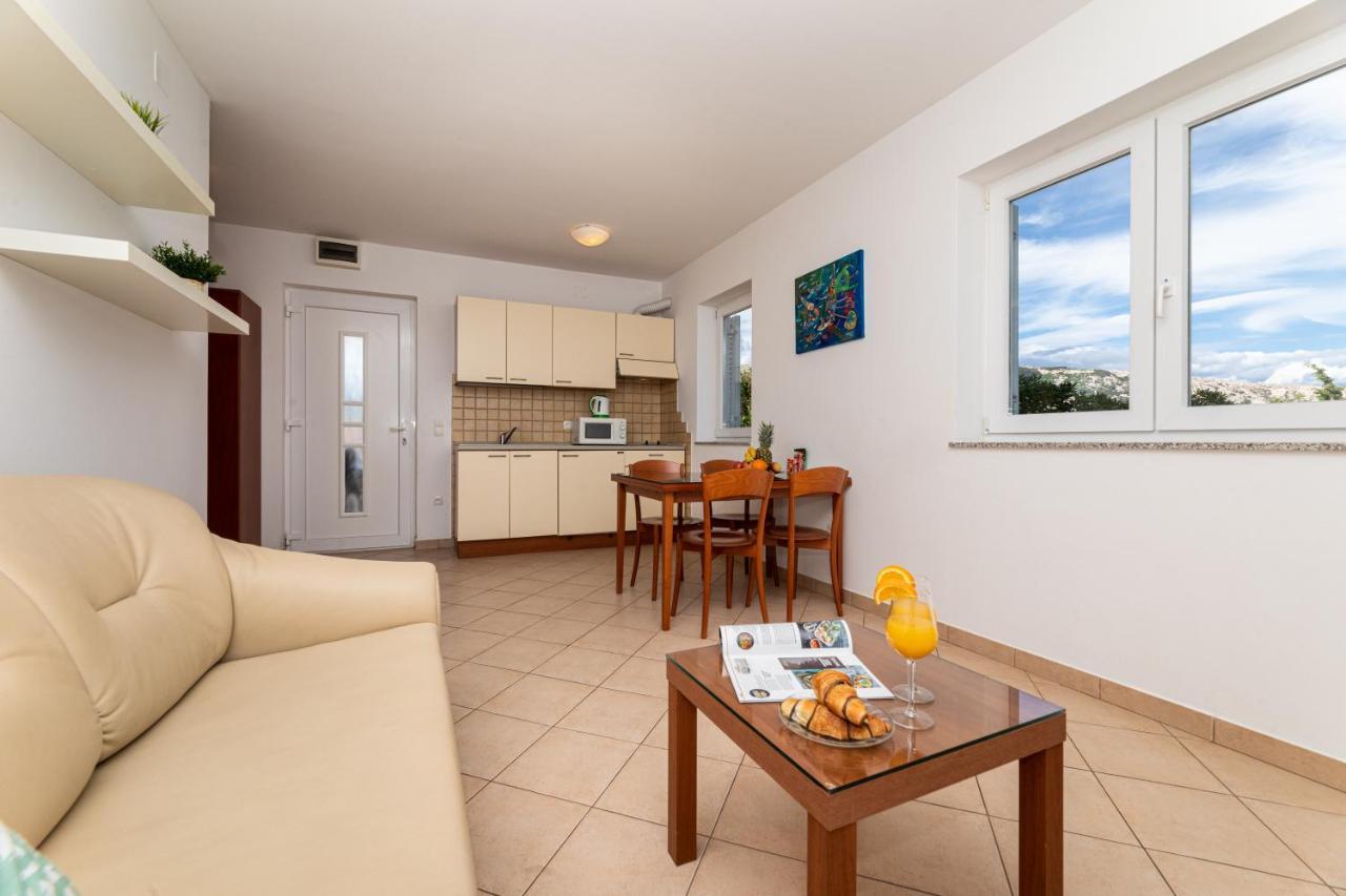 Happy Apartments Baska Esterno foto