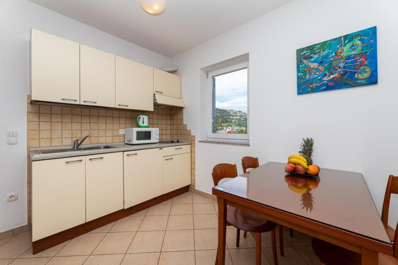 Happy Apartments Baska Esterno foto