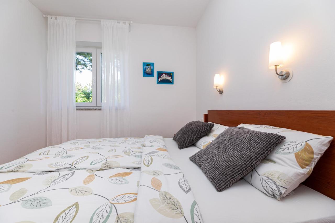 Happy Apartments Baska Esterno foto