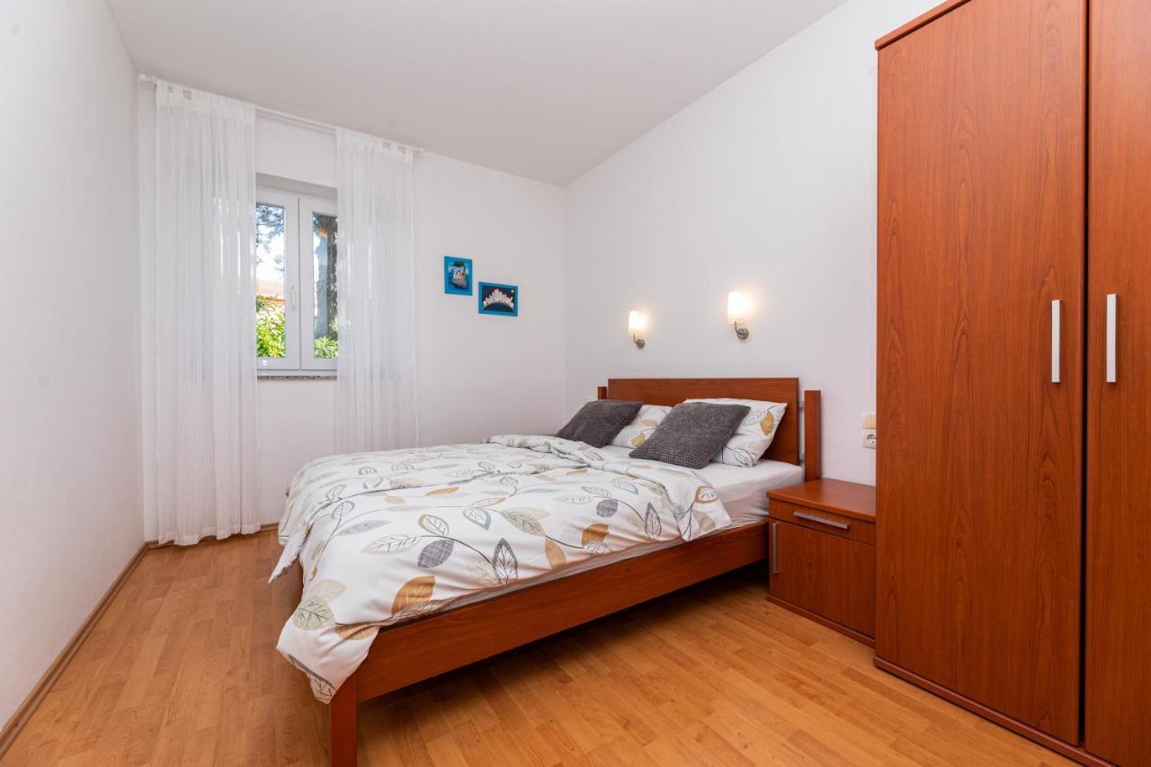 Happy Apartments Baska Esterno foto